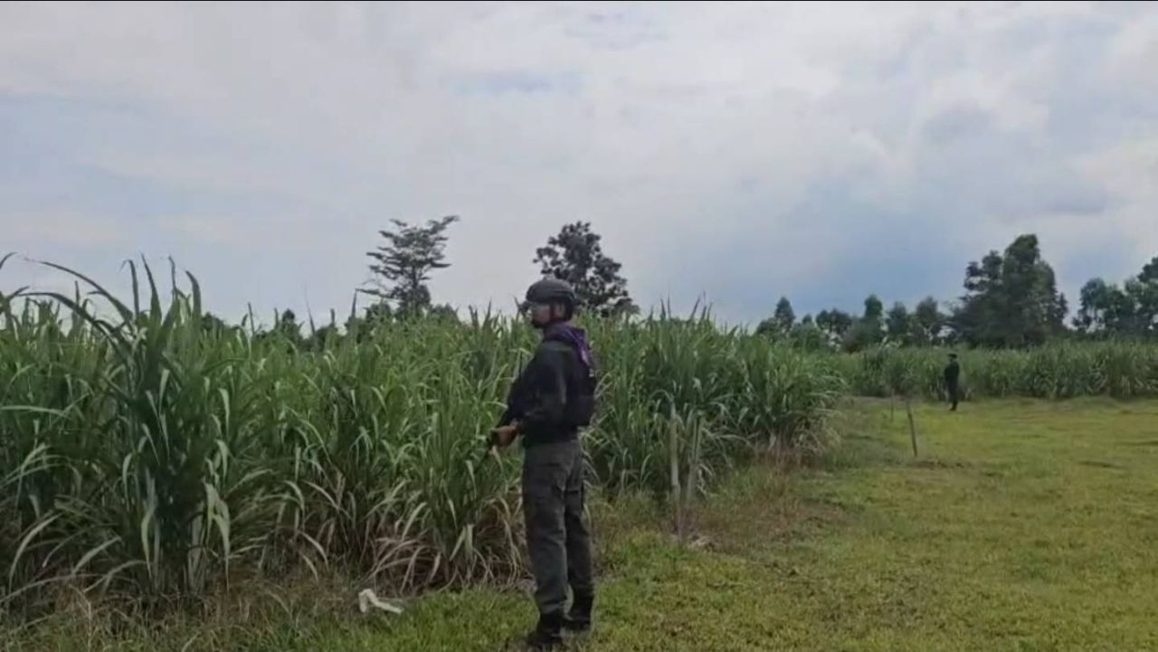 边境巡逻警察24小时严密巡逻，沿泰柬边境筑堡垒