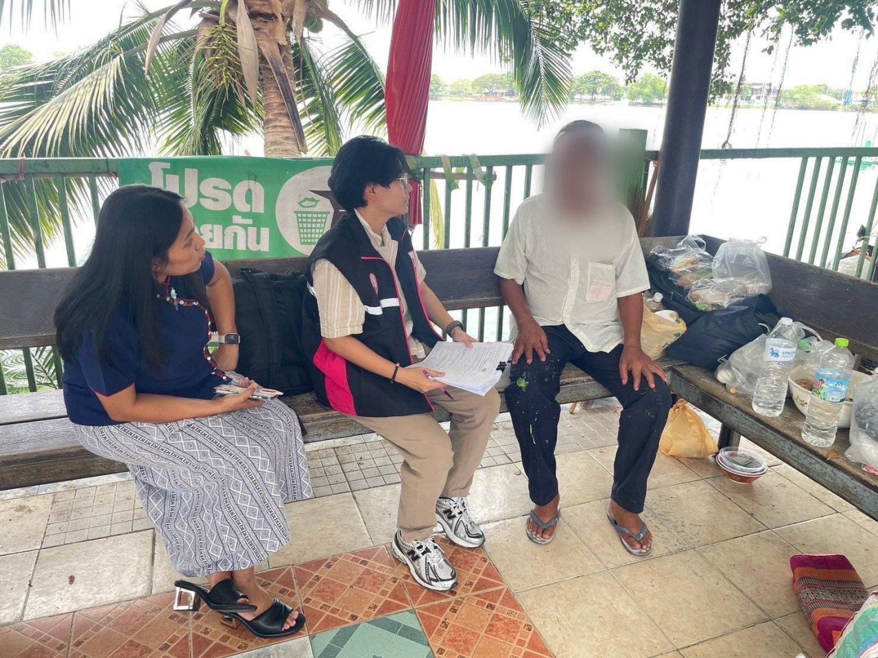 社会福利部帮助70岁老人进入保护中心，随后寻找乌泰他尼府的亲属