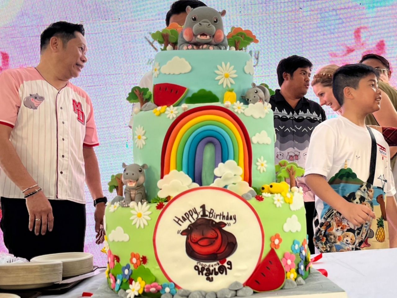 非常受欢迎的一岁生日“Moodeang”成为泰国人民的宠儿，脚印被拍卖到70万泰铢