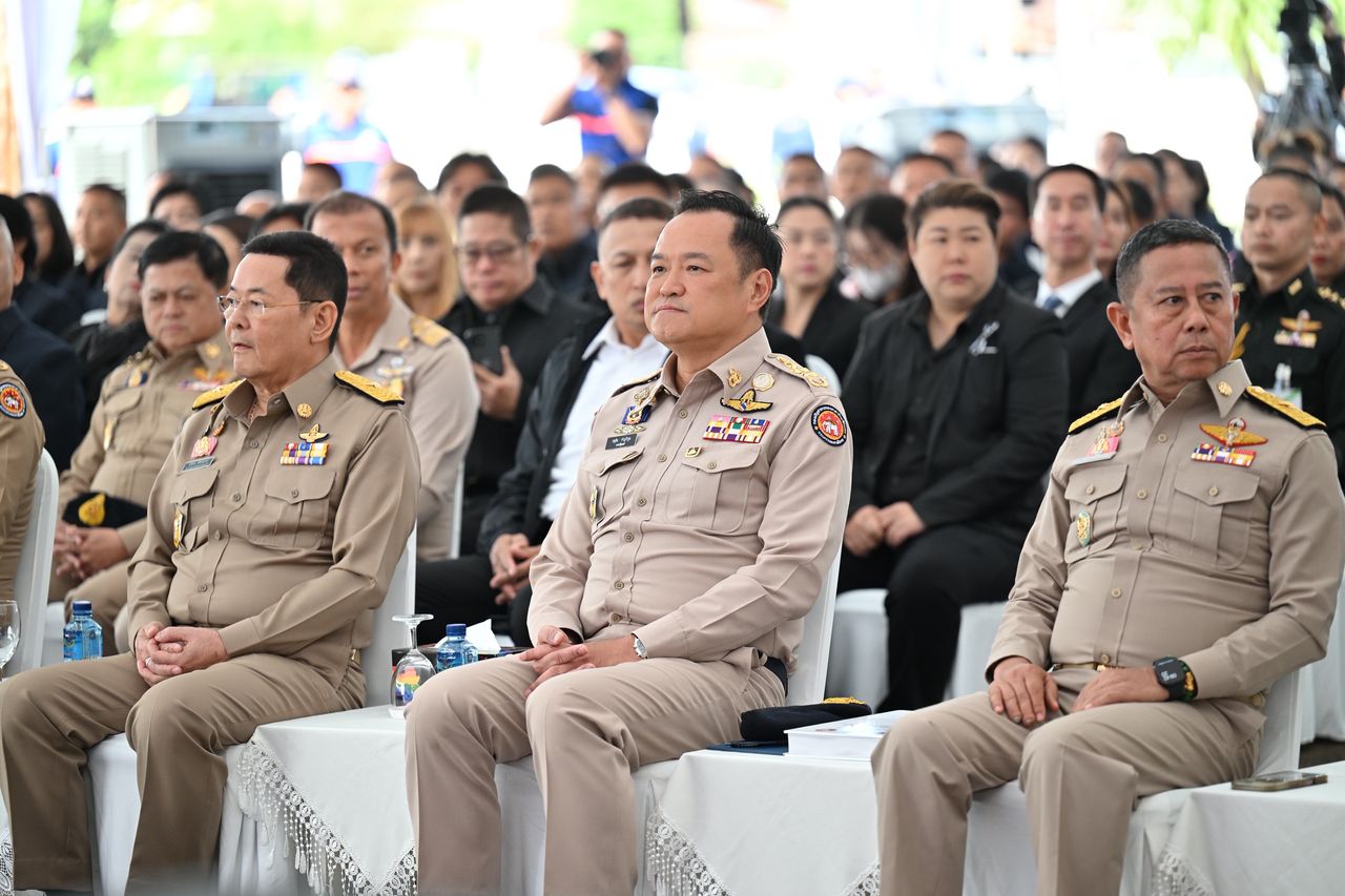 总理飞抵清迈追踪毒品案件及非法签发身份证案