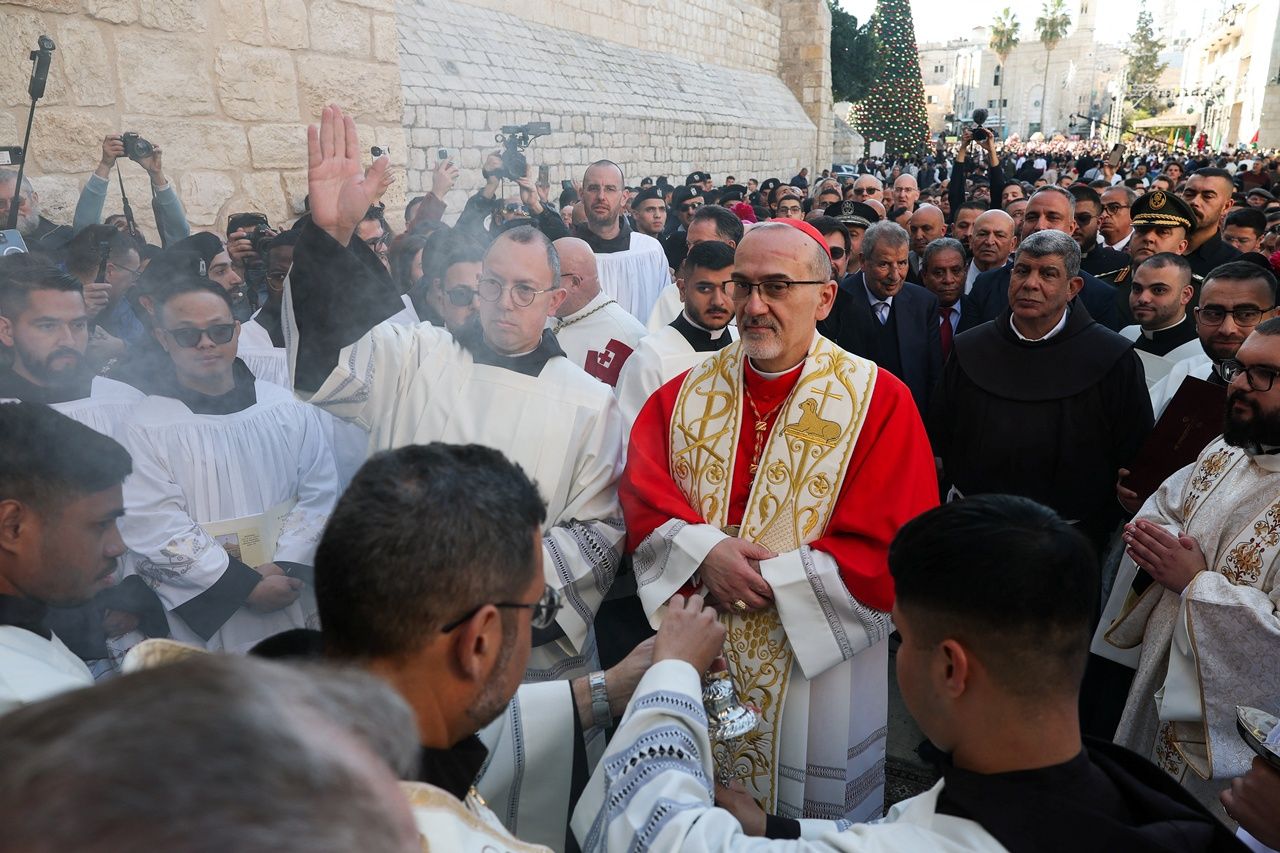 伯利恒市庆祝圣诞节，这是经历两年战争后的首次庆祝