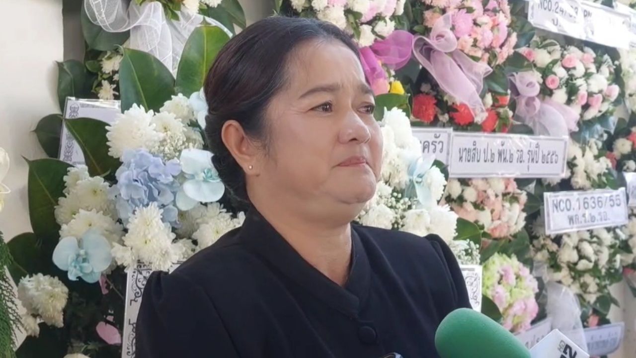 皇家火化仪式:三岁女儿挥手送别父亲“上士皮良尤·娜维拉伊加隆”