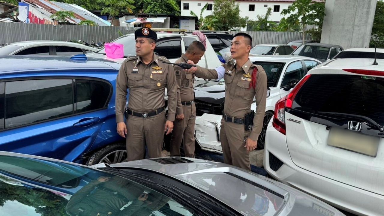 警方会议处理11辆车在高速公路上相撞案件，多辆车涉嫌非法赛车