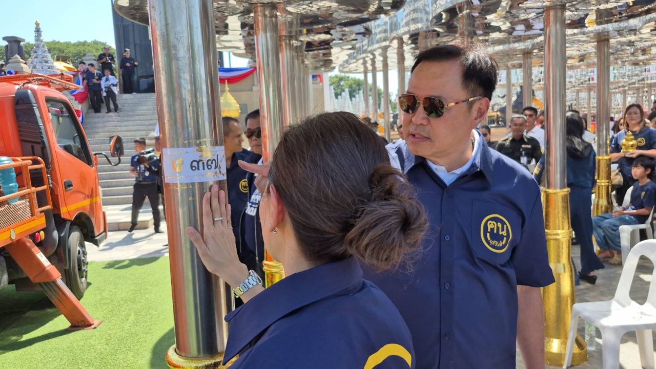 “阿努廷”与“查·他农”举办新年九层伞尖仪式 展示幸福正能量