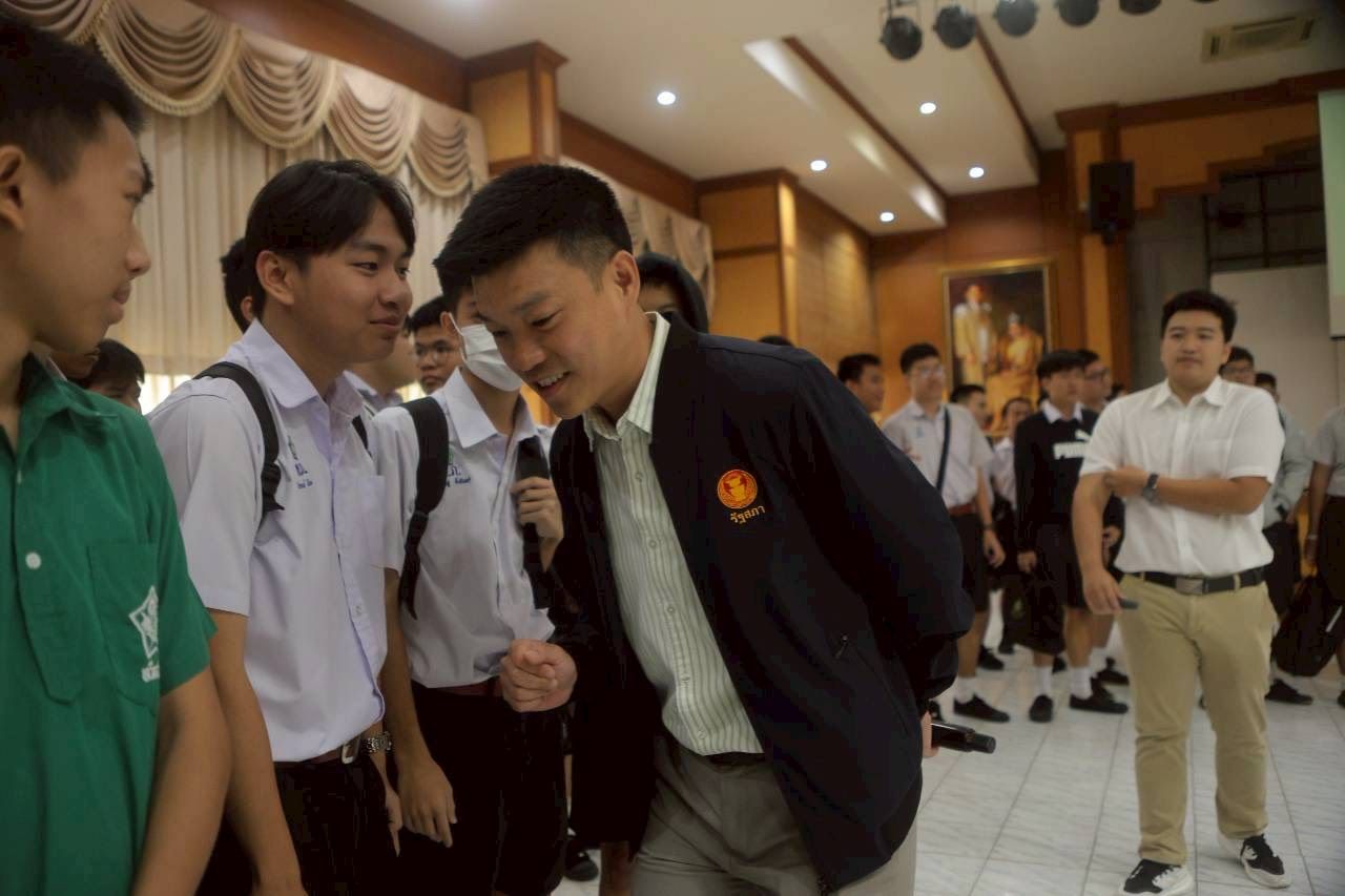 “泰昂” 荣获泰威塔皮色杰出校友奖，弘扬校训用于政治工作