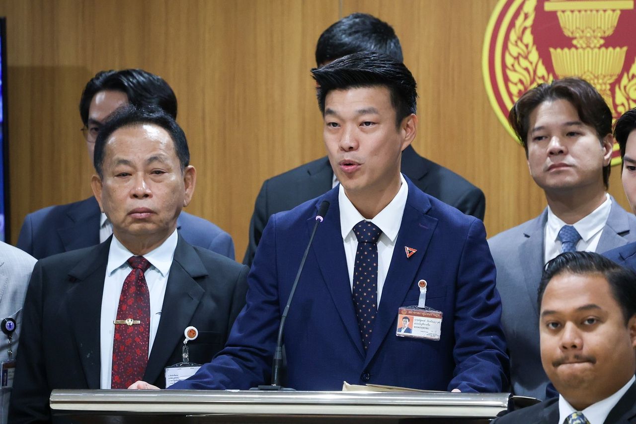 少数政府异常现象动摇泰国民主信心