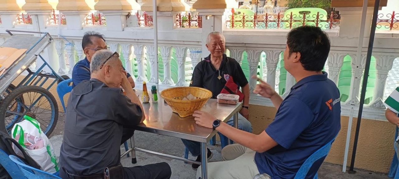 “泰皮普” 在第33区积极竞选，参加咖啡议会，并向风筝组老师致敬