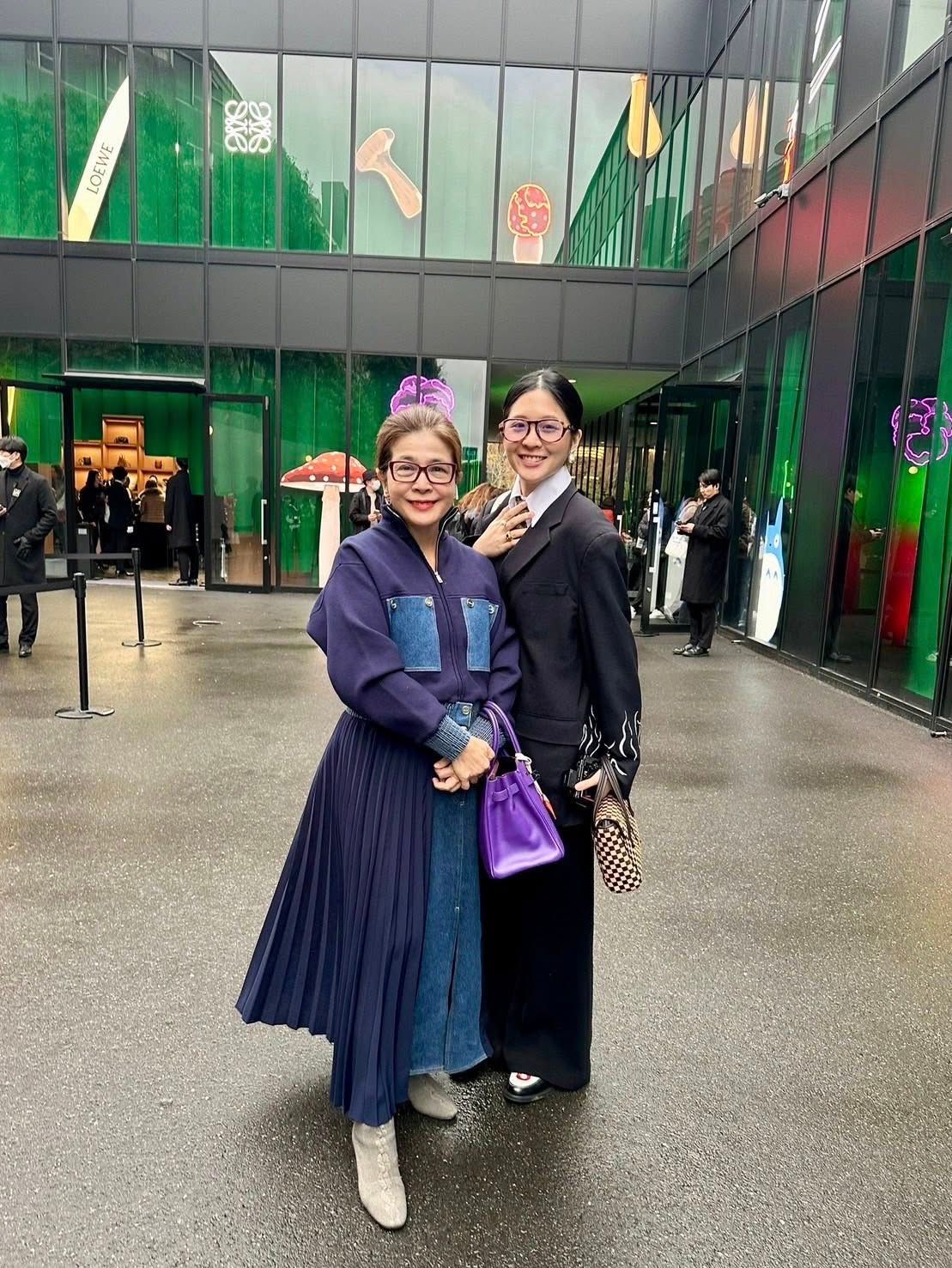 “母亲诺伊” 维护尊严 “金妮” 强调任何性别都不应被侮辱，感谢大家发声