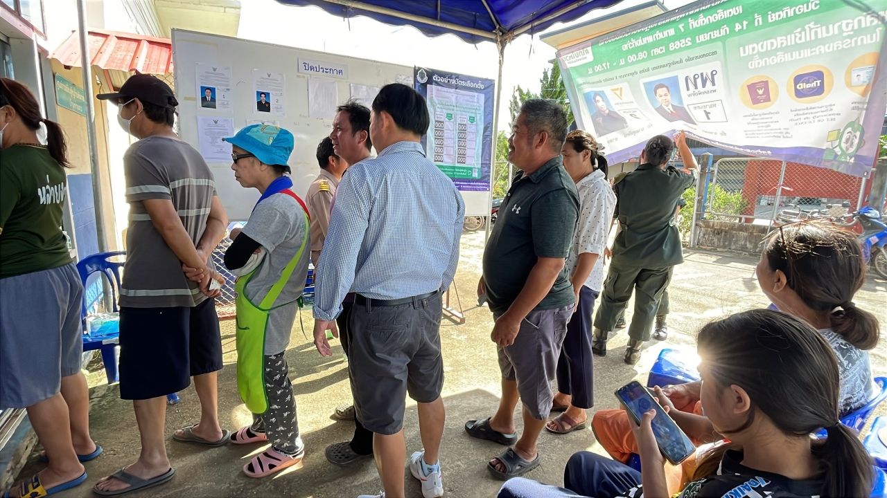 “妙 素塔” 人民党候选人在清莱补选中投票