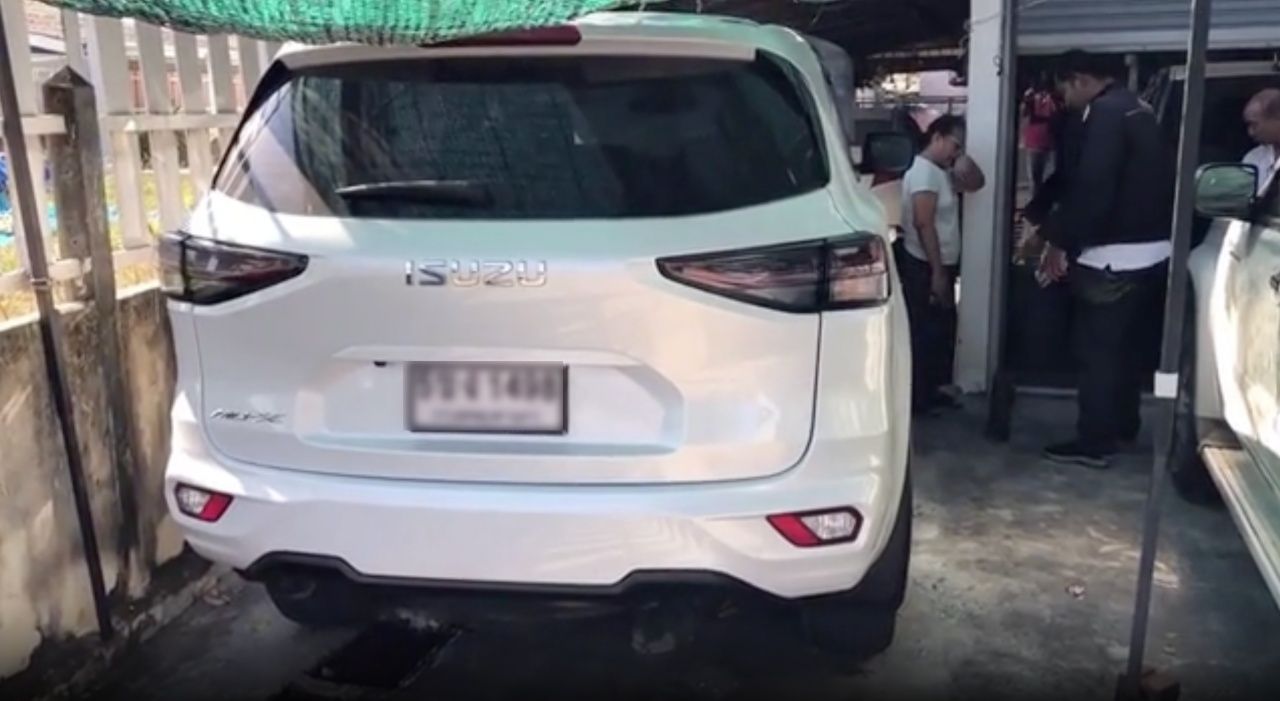 教训：新年祭拜汽车时，点香蜡烛引发火灾，车主表示不再祭拜