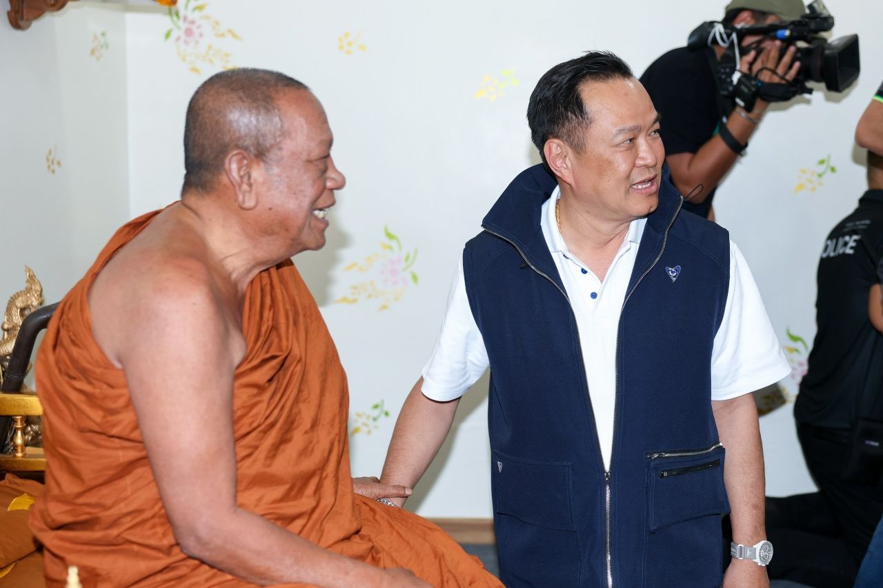 “阿努廷” 在老虎洞寺闭幕与著名和尚闭幕座谈，为竞选甲米州造势