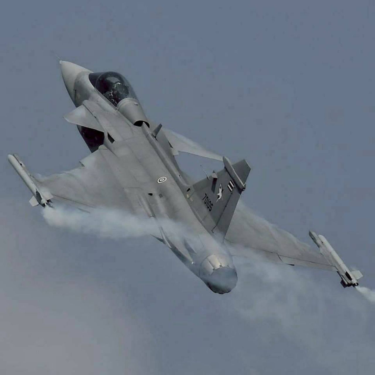 空军解释 F-16 与 Gripen 出动攻击柬埔寨作战中心，摧毁武器库