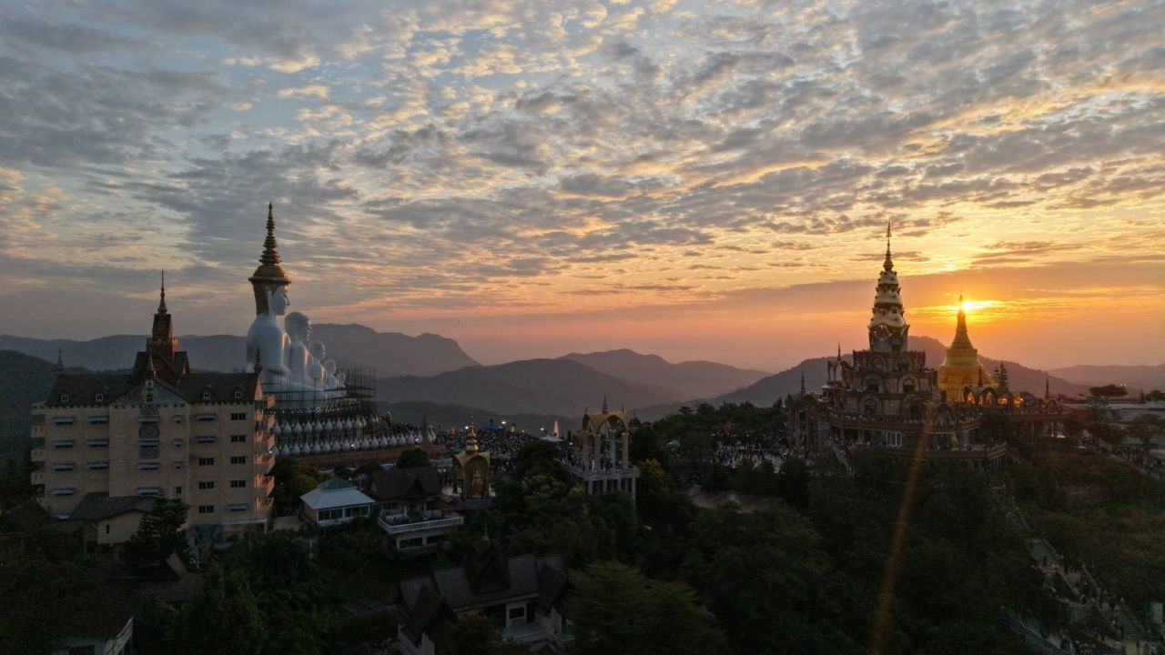 卧佛寺游客如云,祈求神明赐福迎接新年