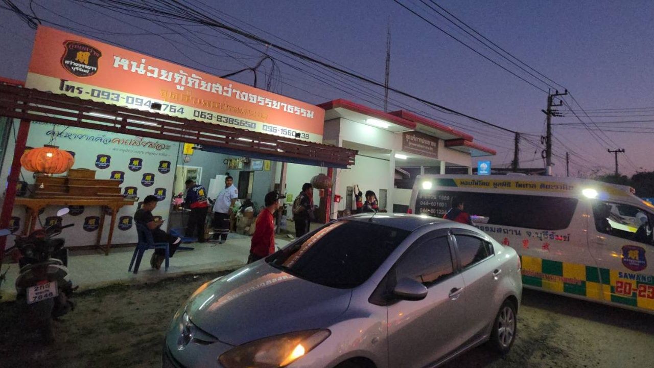 边境医院紧急撤离,救援队加紧将病患转移至安全地点治疗