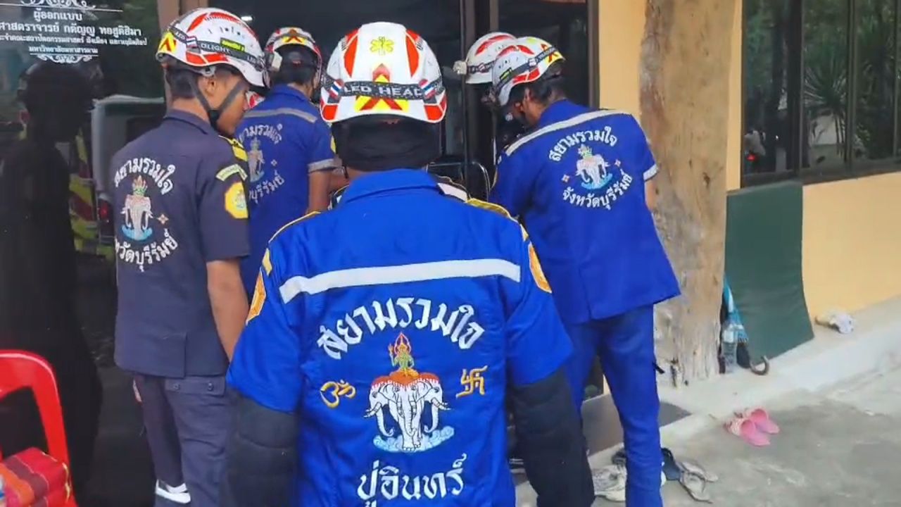 100% 撤离：拉汉沙县长下令疏散居民，大炮隆隆作响