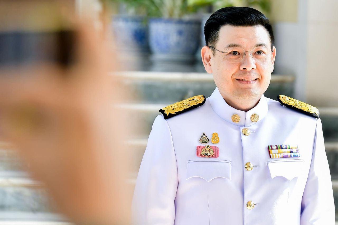 “จักรพงษ์ แสงมณี” 的背景：商业部副部长候选人准备重返部长职位
