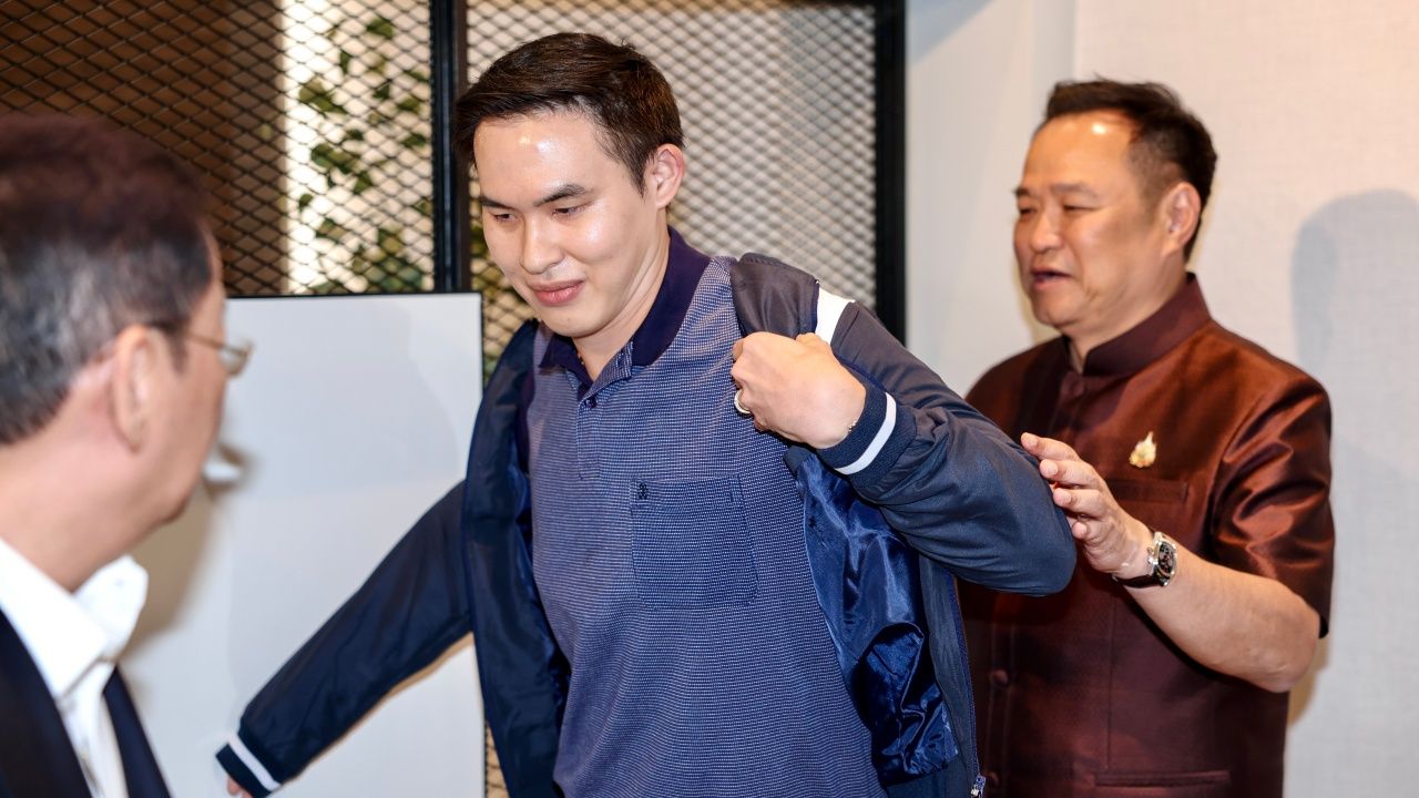 “为泰党迎来高潮多位前议员纷纷加入，埃卡诺特”带领议员表示加入意愿