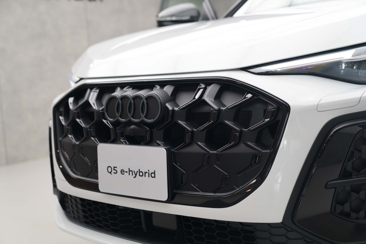 全新一代Q5 e-hybrid在车展亮相，完整版进口