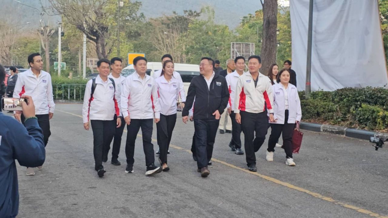 “查亚特” 带领公民党团队在清迈竞选 - 