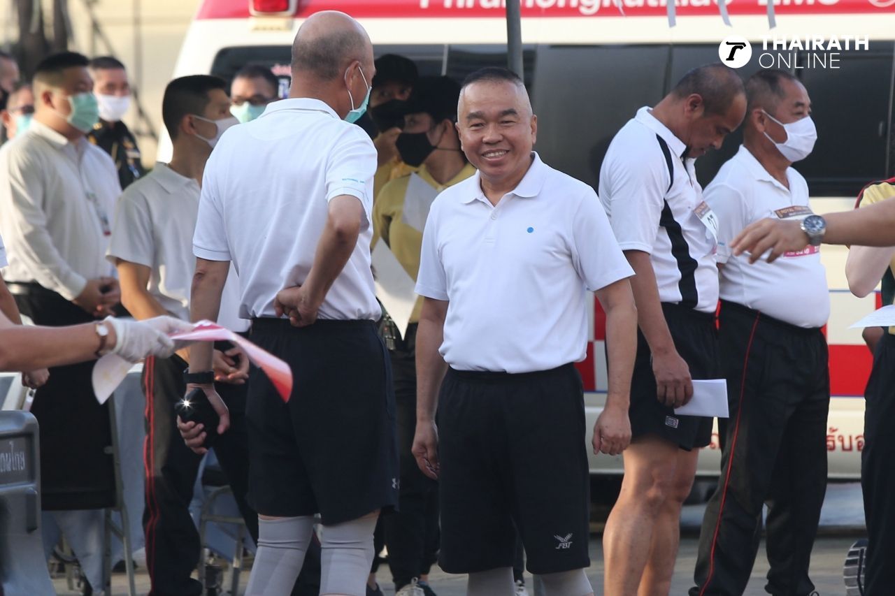 “小乐 - 纳塔蓬·纳帕尼奇上将”的简介 在阿努廷政府中担任国防部长