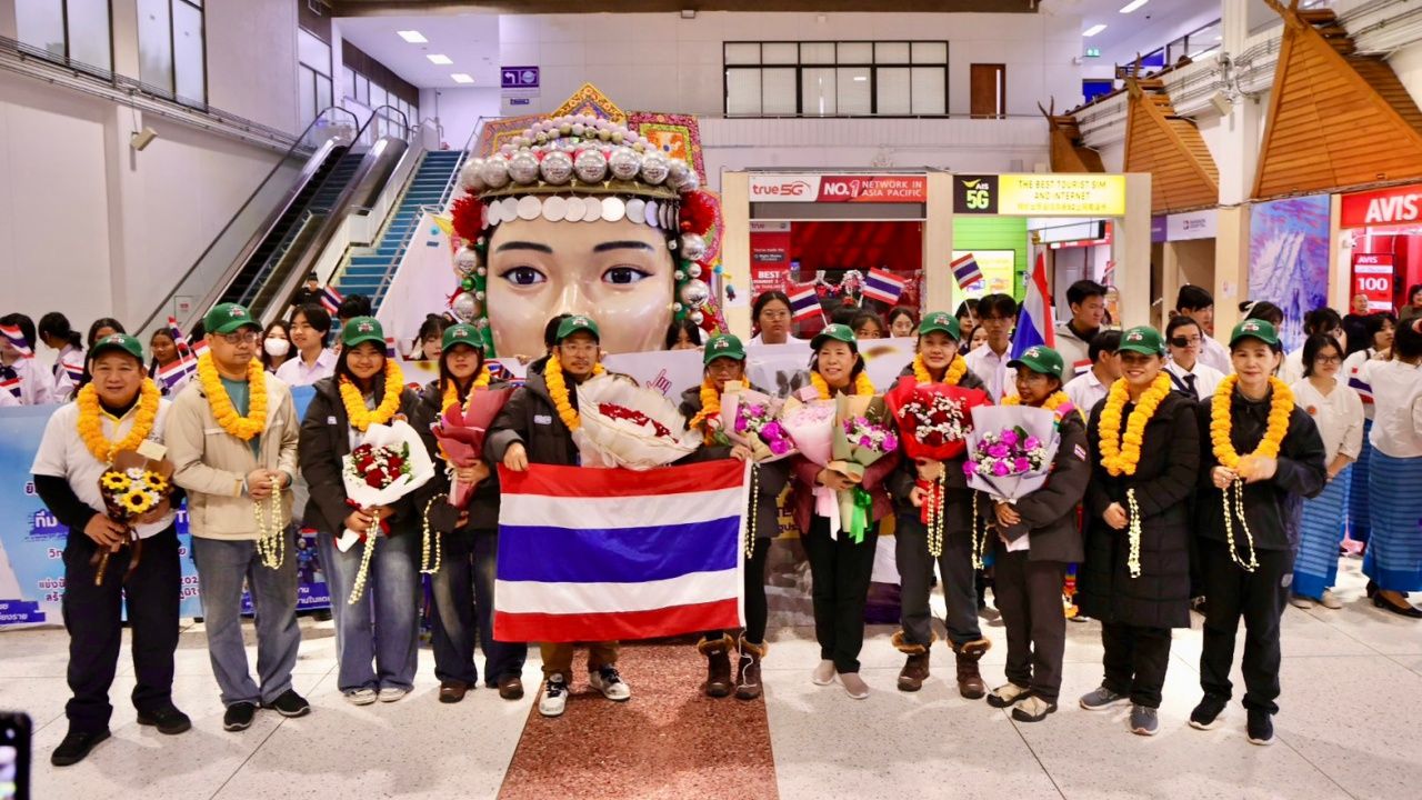 欢迎泰国学生回家 “清莱职业学院团队” 赢得国际雪雕比赛冠军