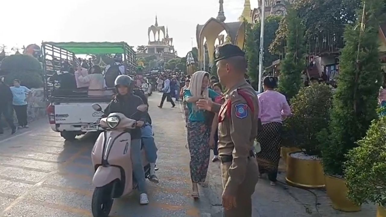 卧佛寺游客如云,祈求神明赐福迎接新年