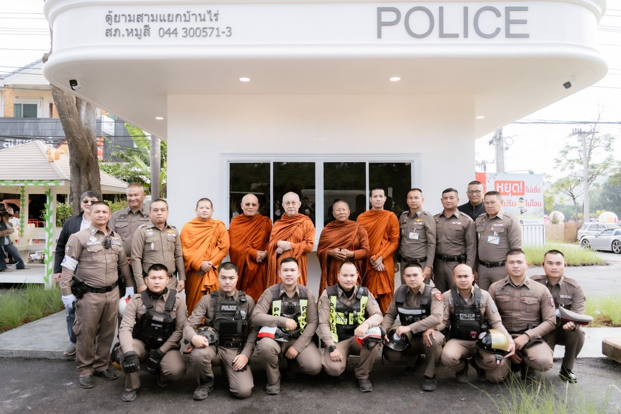 轰动!考艾新形象警察岗亭,小象可爱挥手迎游客