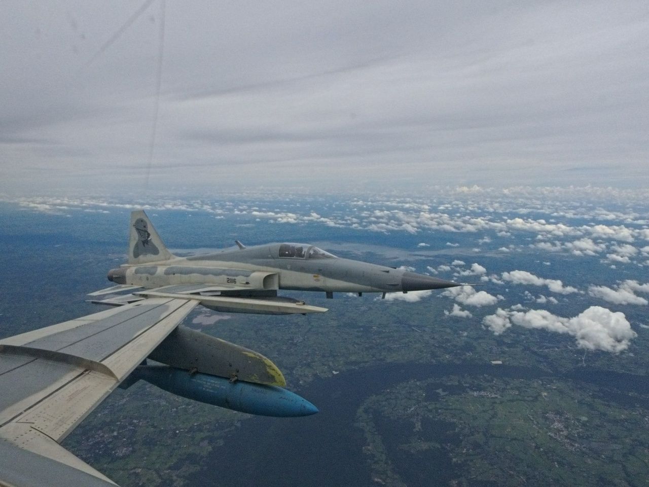 F-5 第211中队进行空中作战演练，强调在战区精确打击目标
