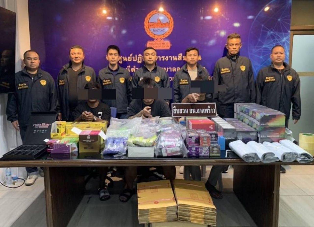 “拉差达警察局”突袭逮捕三名嫌犯，通过群聊销售电子烟，查获大量证物