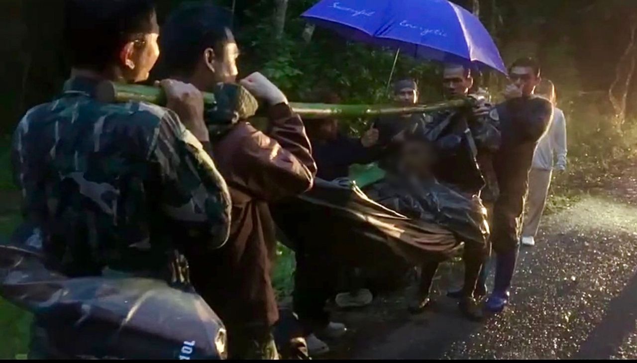 保安官在深山巡逻时被“野牛”严重刺伤