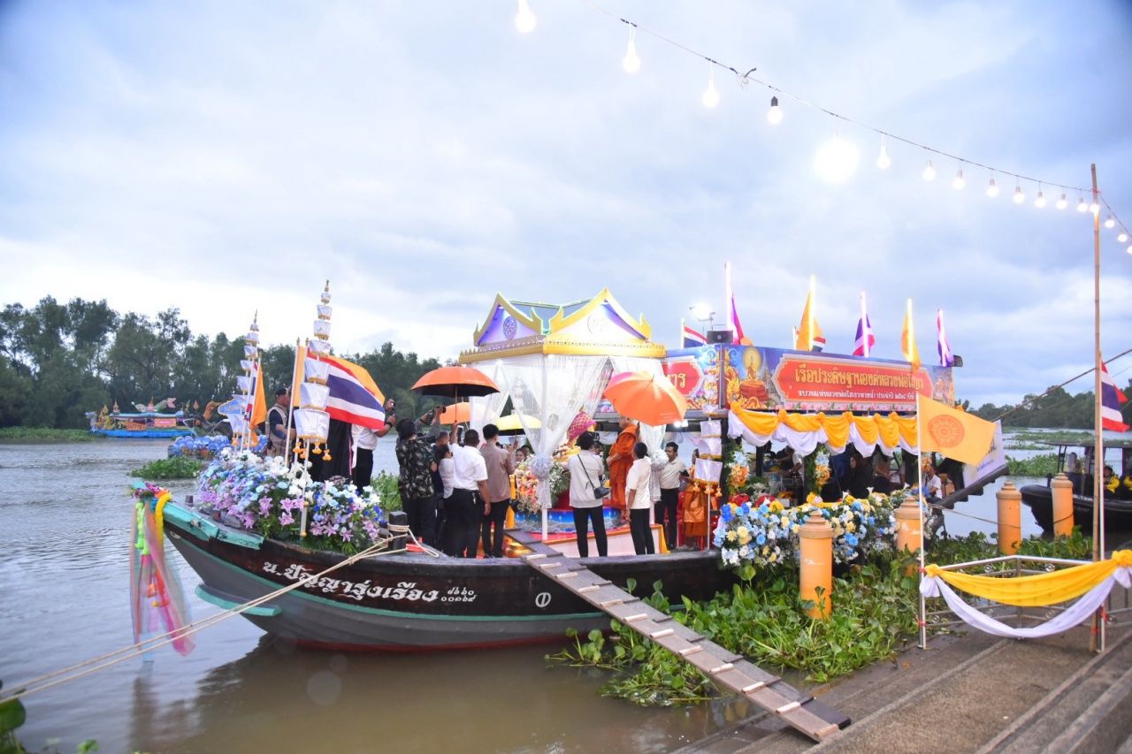 135年信仰！差春骚举办隆重的水上游行活动