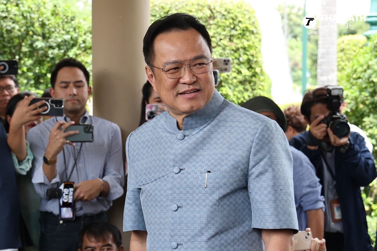 政府办公厅热闹 新部长拍照 “帕塔纳”第一个到场 “阿努廷”为“柴查诺”整理服装