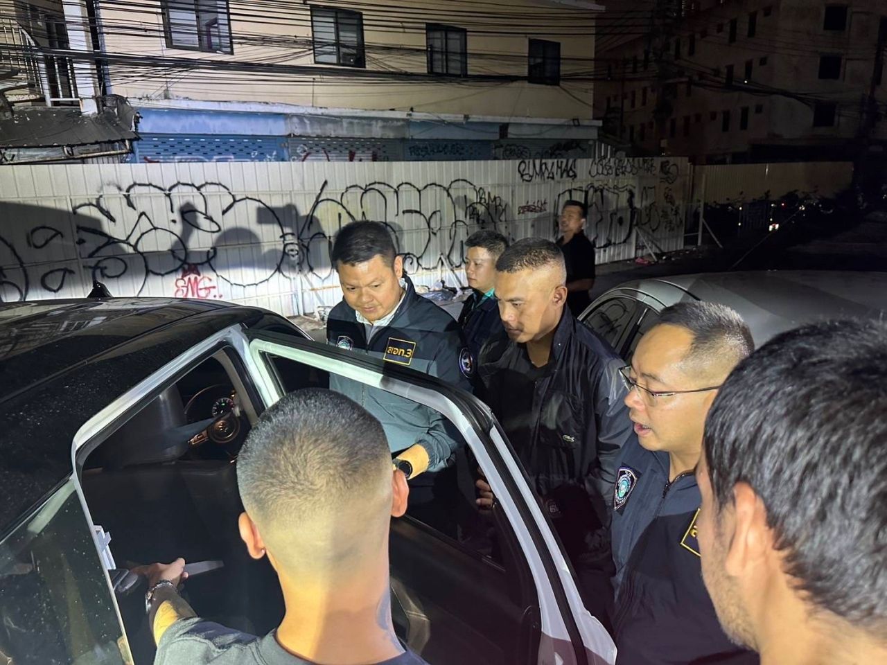 逮捕两名泰国男子在曼谷发送假短信，警方亲历追踪过程，讯息频繁出现
