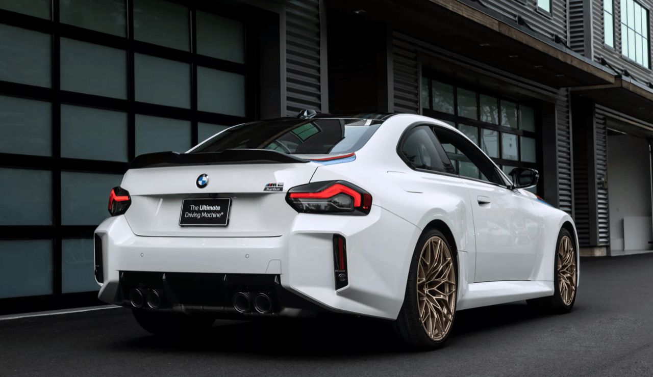 雪白的 BMW M2 Turbo 设计版 2026 仅提供手动变速箱！