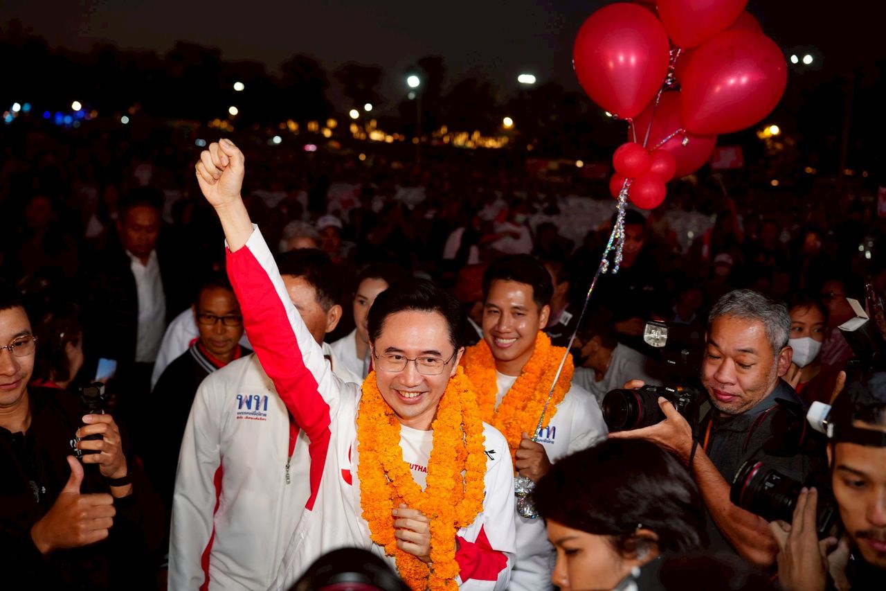 “阿琛” 宣布将清迈涂成红色，邀请“他信”孙子归来