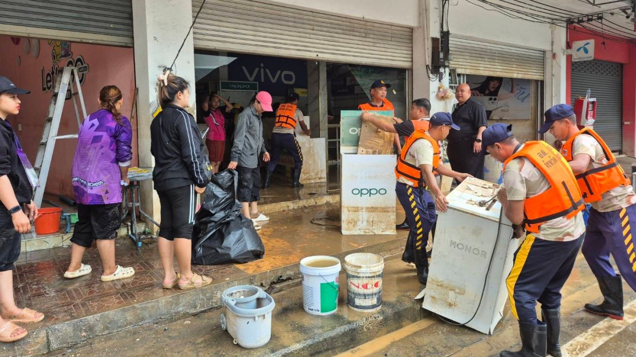 2,000 名志愿者在“大叻”展开房屋物资修复行动 - 洪水退去后