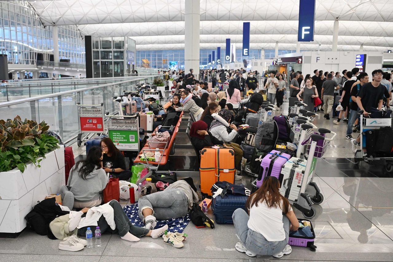 台风维帕已登陆中国，并袭击香港，影响数百航班