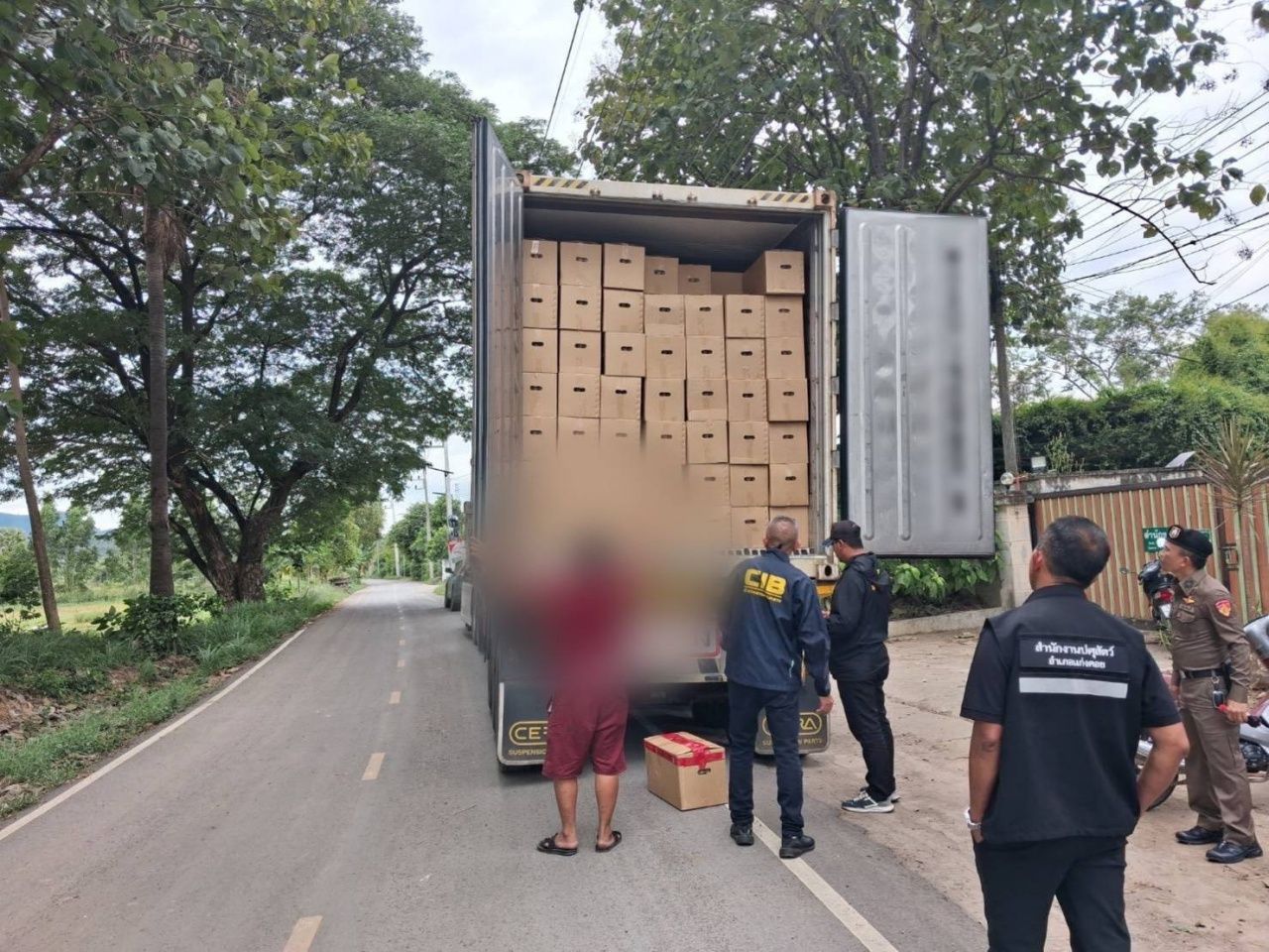 拦截运输“污染鸡蛋”的车辆,超过35万枚,风险传播