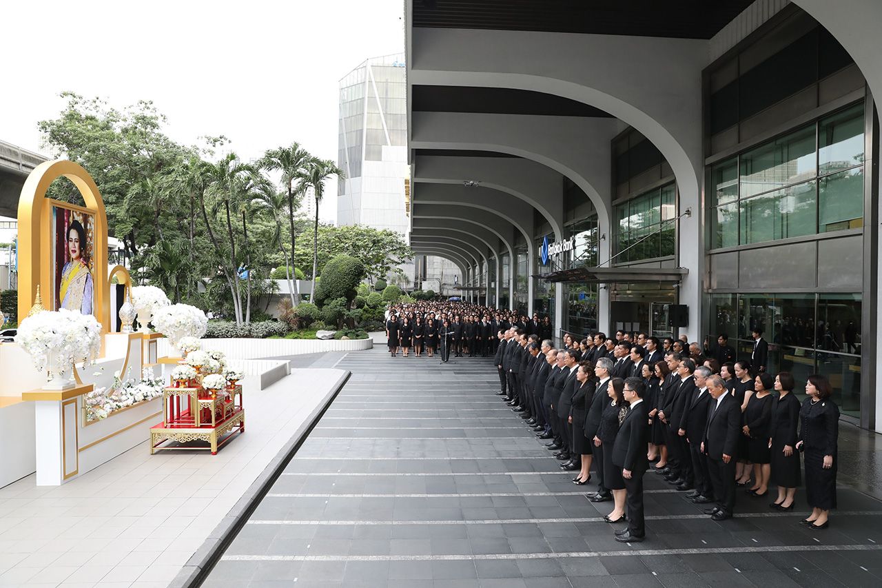 曼谷银行举行哀悼仪式,向诗丽吉王太后致敬