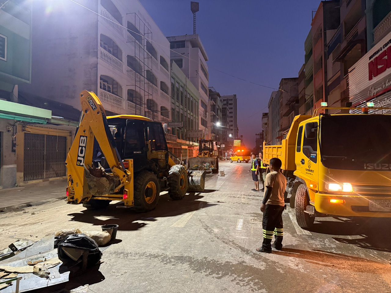 交通部门命令修复南部地区道路，洪水退去后尽快恢复通行
