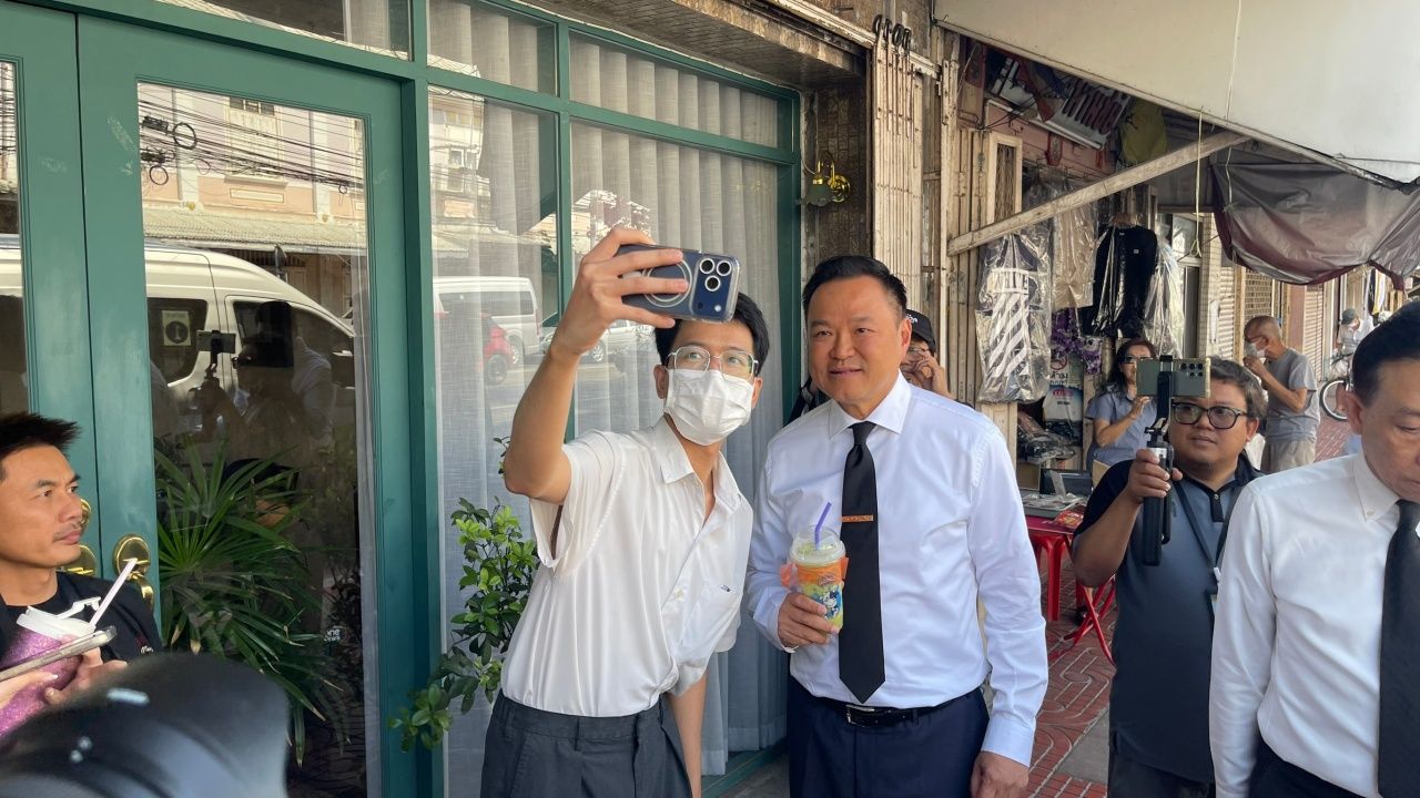 总理在南隆市场午餐 指边境三省爆炸事件属动乱行为