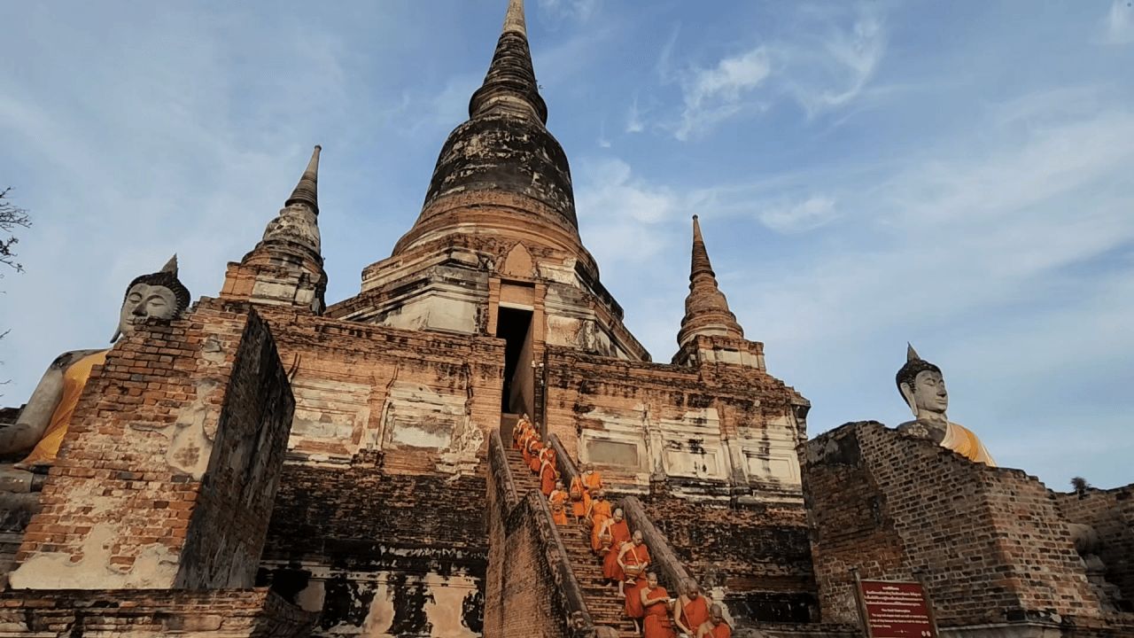信徒在泰国各地参与德沃罗哈纳托薄奉献仪式