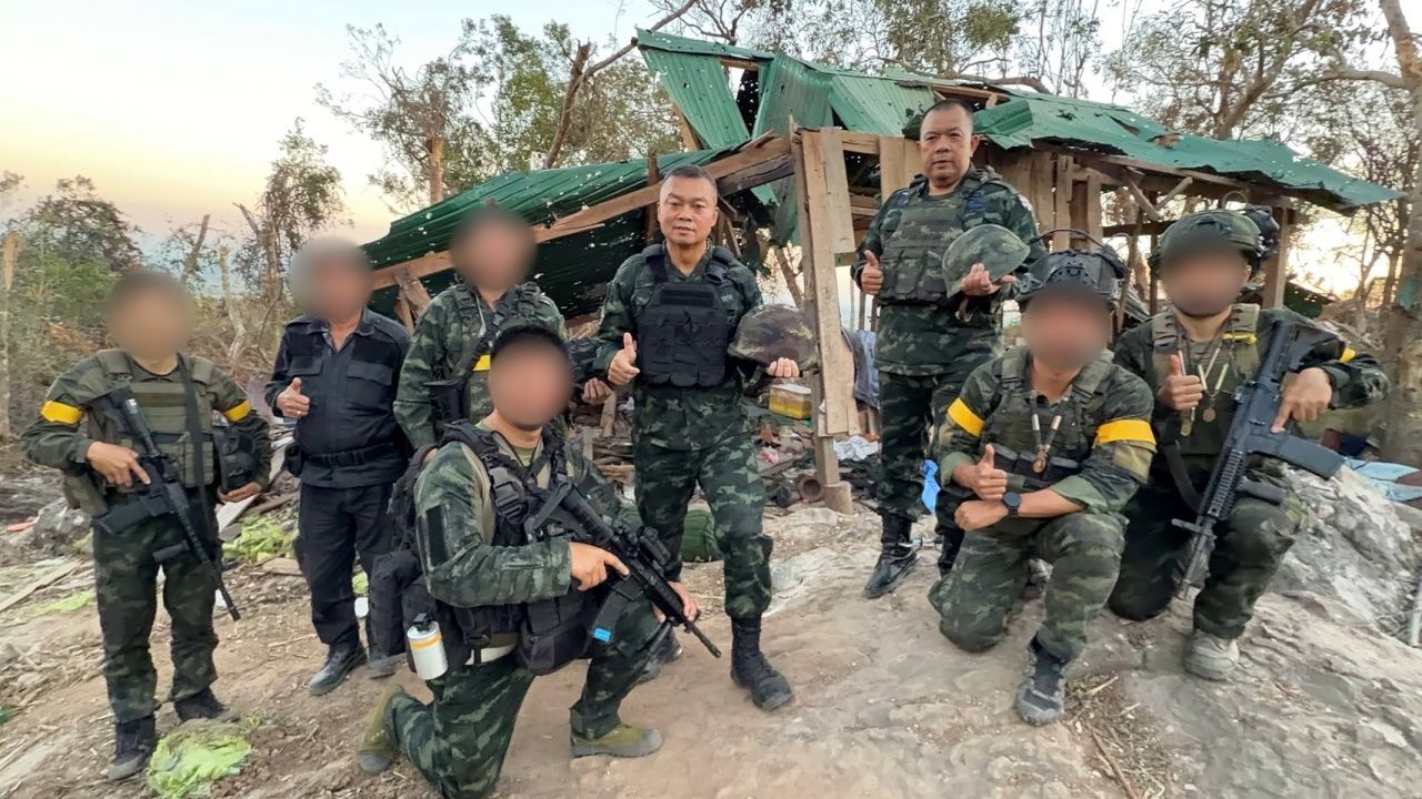 “大虾”访问塔奎寺和350高地，慰问前线官兵，祭拜泰国土地