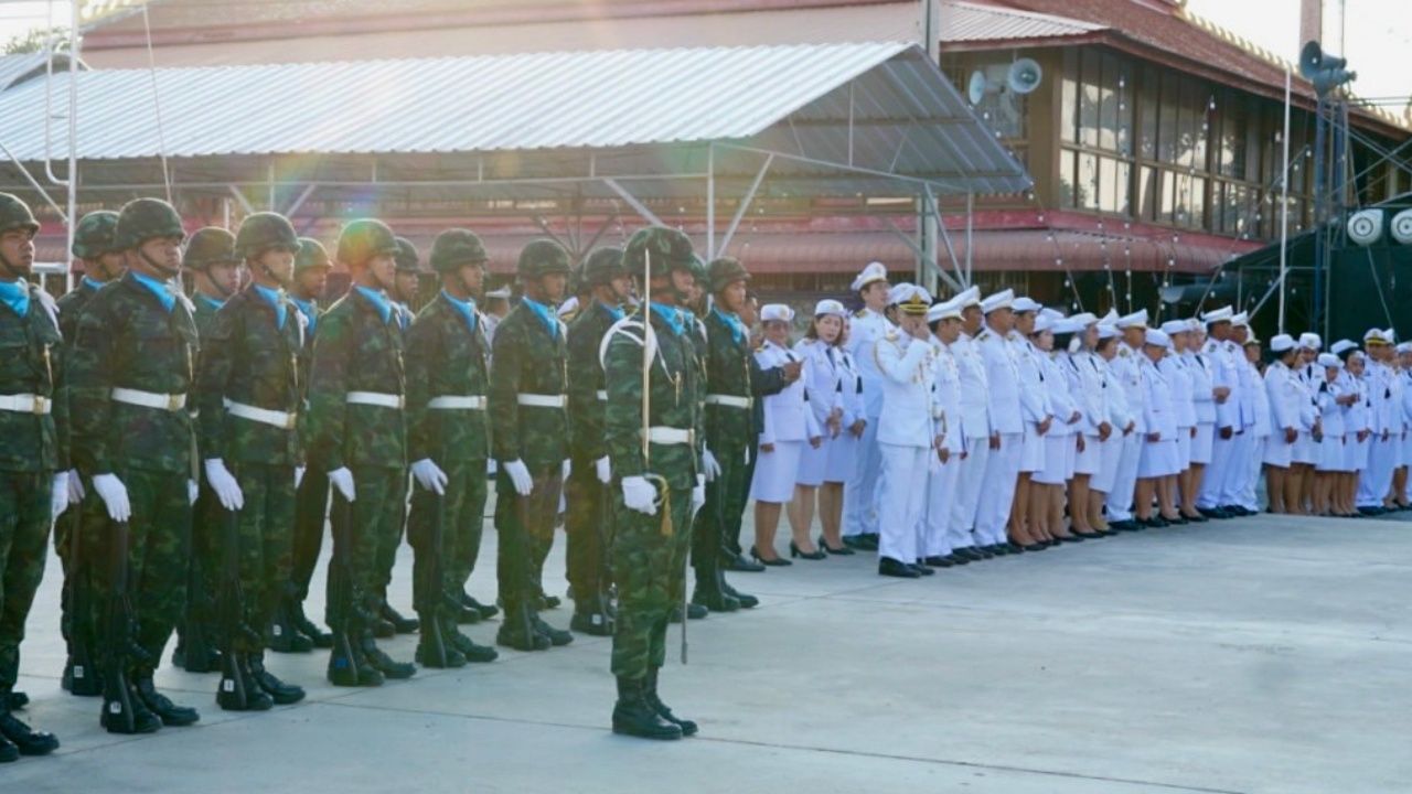 甘查娜致敬亡灵并鼓励“欧姆军士”家属,感谢为保卫泰国土地而牺牲生命