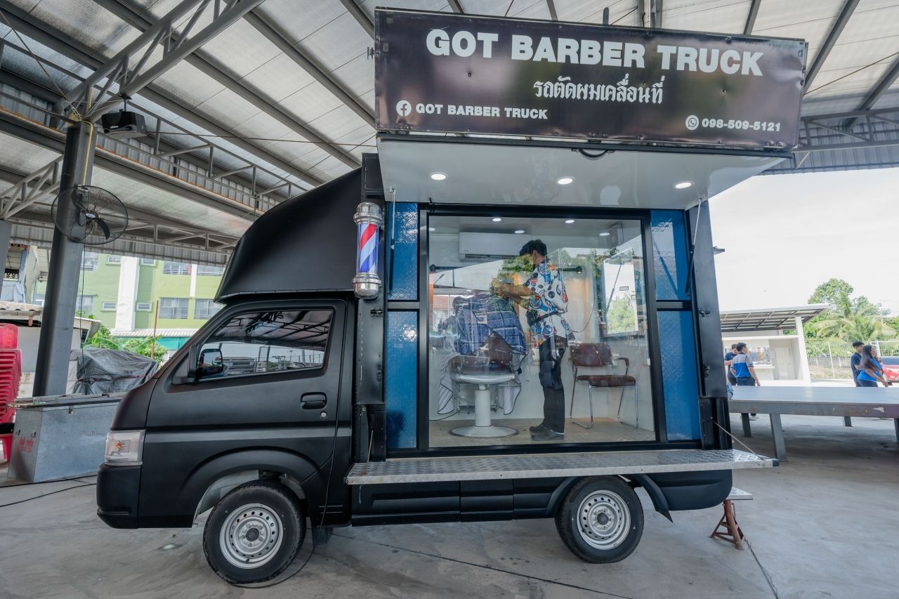 探索改装为创业工具的Suzuki Carry：无论是美食车、理发店还是宠物水疗