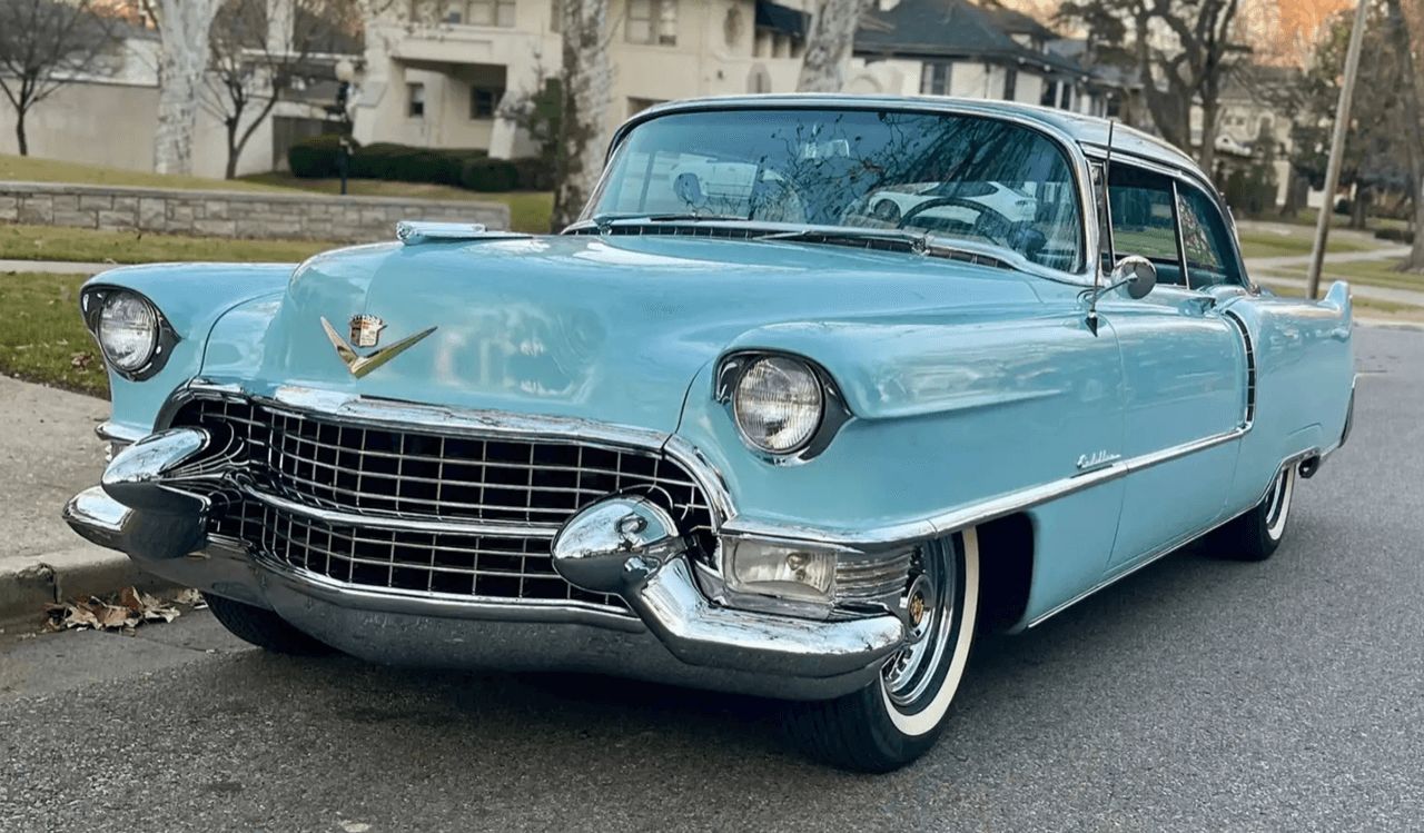 优雅的经典:1955年 Cadillac Fleetwood Series 62 座驾