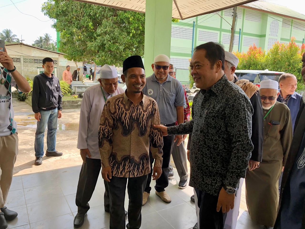 “塔维”突访“波纳帕明”伊斯兰学校，推出“人民建国”政策，公布修订2017年宪法计划，解决教育与南部冲突问题