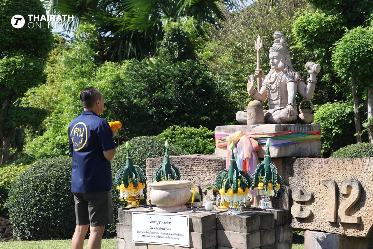 温馨的内文生日，安努廷和塔纳曼特出席，医生为总理送祝福，连任4年