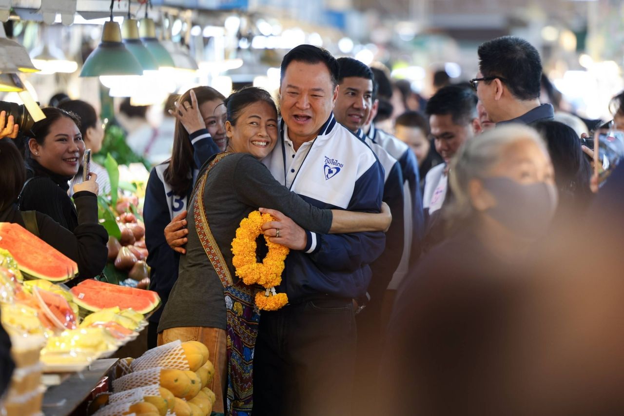 “阿努廷” 率领泰自豪党竞选活动,民众支持半半项目 不惧泰爱党70:30政策