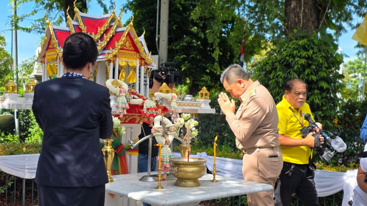 “尼拉特” 新任内政部总局局长择吉日敬祭神灵